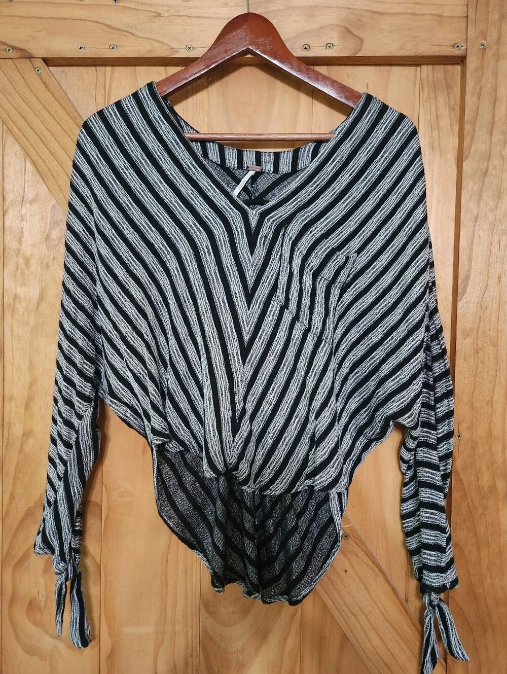 Free People Long Sleeve V Neck Shirt Tie Sleeve Boho Slouchy Grunge Sz XS